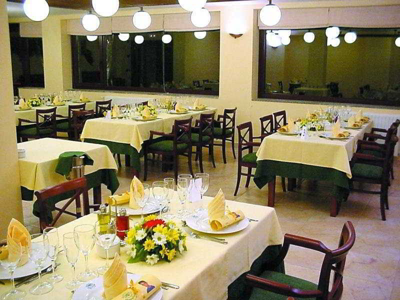 Hotel & Spa Niunit El Serrat Restaurang bild